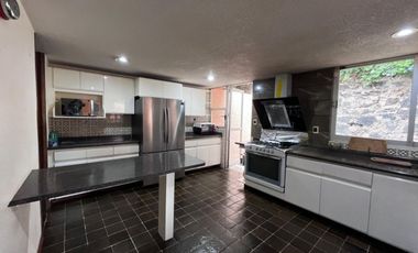 CASA EN RENTA CON INCREÍBLES ESPACIOS Y MUY  BIEN UBICADA.