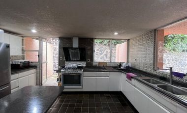 CASA EN RENTA CON INCREÍBLES ESPACIOS Y MUY  BIEN UBICADA.