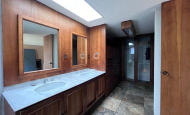 CASA EN RENTA CON INCREÍBLES ESPACIOS Y MUY  BIEN UBICADA.