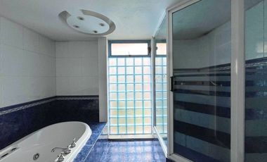CASA EN RENTA CON INCREÍBLES ESPACIOS Y MUY  BIEN UBICADA.