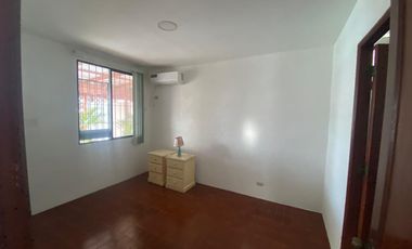 Salinas - Urb. Sevilla, encantadora villa cerca del malecón.