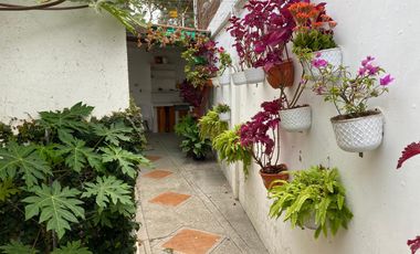 Salinas - Urb. Sevilla, encantadora villa cerca del malecón.