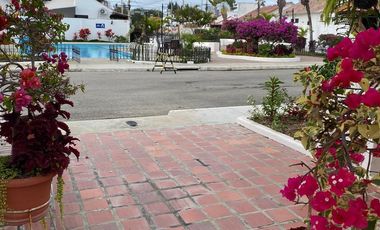 Salinas - Urb. Sevilla, encantadora villa cerca del malecón.
