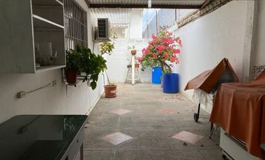 Salinas, encantadora villa dentro de urbanización y cerca del malecón.