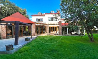 hermosa residencia con jardín plano y salón de juegos En Hacienda De Vallescondido