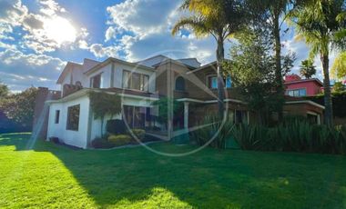 hermosa residencia con jardín plano y salón de juegos En Hacienda De Vallescondido
