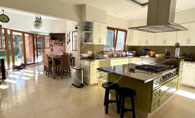 hermosa residencia con jardín plano y salón de juegos En Hacienda De Vallescondido