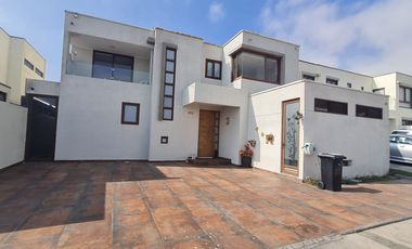 Casa en Sector Costa Laguna Condominio Cejar