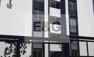 DEPA AMUEBLADO EN PB CON JARDIN