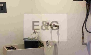 DEPA AMUEBLADO EN PB CON JARDIN