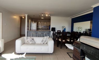 Salinas, amplio y remodelado departamento con balcón y vista al mar.