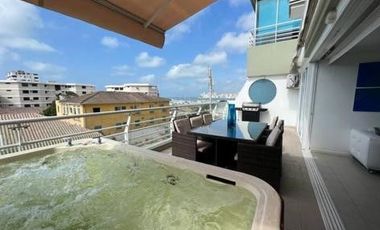 Salinas, amplio y remodelado departamento con balcón y vista al mar.