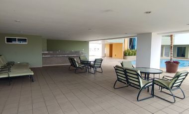 Salinas, amplio y remodelado departamento con balcón y vista al mar.