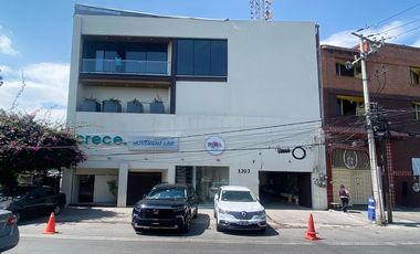 Excelente ubicación, en renta todo o en 2 partes