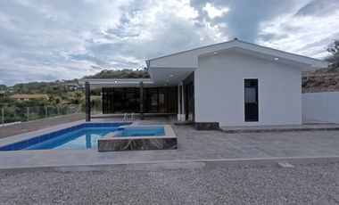 QUINTA CON PISCINA POR ESTRENAR EN VENTA, EN YUNGUILLA