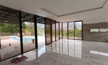 QUINTA CON PISCINA POR ESTRENAR EN VENTA, EN YUNGUILLA