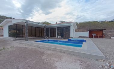 QUINTA CON PISCINA POR ESTRENAR EN VENTA, EN YUNGUILLA