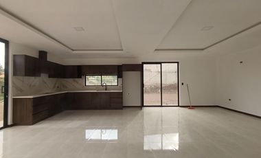 QUINTA CON PISCINA POR ESTRENAR EN VENTA, EN YUNGUILLA