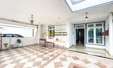 Dijual Rumah Siap Huni di Komplek Cemara Hijau Depan Taman, Medan