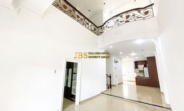 Dijual Rumah Siap Huni di Komplek Cemara Hijau Depan Taman, Medan