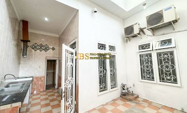 Dijual Rumah Siap Huni di Komplek Cemara Hijau Depan Taman, Medan