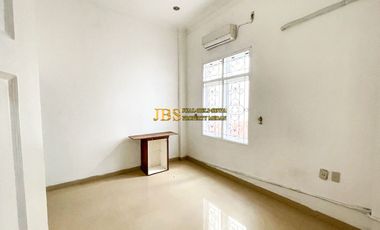 Dijual Rumah Siap Huni di Komplek Cemara Hijau Depan Taman, Medan