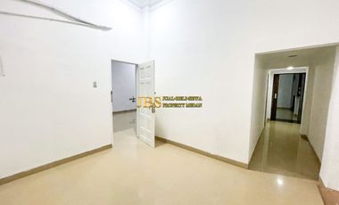 Dijual Rumah Siap Huni di Komplek Cemara Hijau Depan Taman, Medan