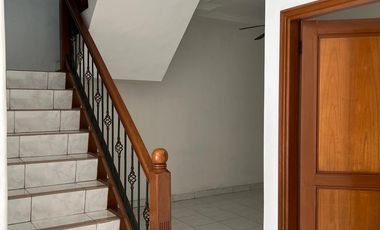 Disewakan Murah Rumah Bagus, Baru Renov, 2 Lt, Bebas Banjir, Kelapa Gading