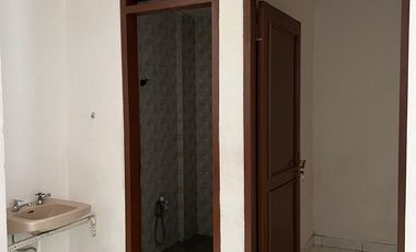 Disewakan Murah Rumah Bagus, Baru Renov, 2 Lt, Bebas Banjir, Kelapa Gading