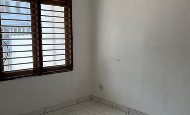 Disewakan Murah Rumah Bagus, Baru Renov, 2 Lt, Bebas Banjir, Kelapa Gading