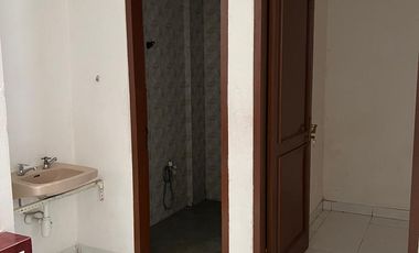 Disewakan Murah Rumah Bagus, Baru Renov, 2 Lt, Bebas Banjir, Kelapa Gading