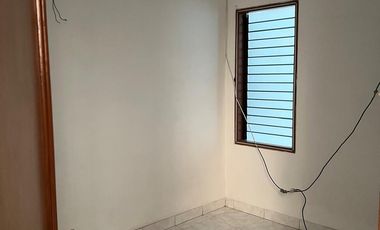 Disewakan Murah Rumah Bagus, Baru Renov, 2 Lt, Bebas Banjir, Kelapa Gading