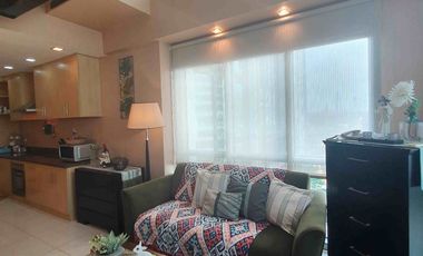 1BR Joya Lofts Fully Furnished in Rockwell Makati For Sale (O-SM-JLFTS-1SLE)