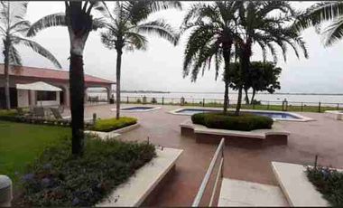 Urb. Maralago a pocos metros de la UEES