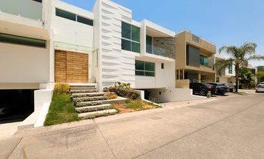 Casa en Venta Coto Villa Verona de Lujo, Zona Andares, Puerta de Hierro Zapopan
