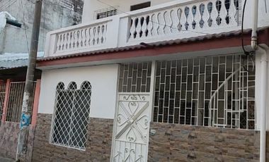 Bajo de precio !! Se vende casa con Suite adicional en Sauces 3