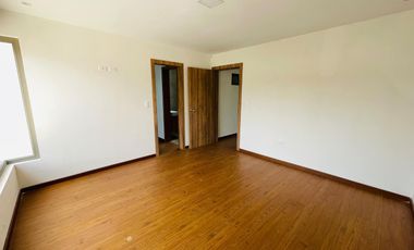 Casa de venta en Cuenca Ecuador independiente fuera de condominios sector Av del Tejar