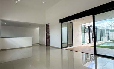 Casa en venta de 1 piso con 3 recamaras para entrega inmediata con alberca
