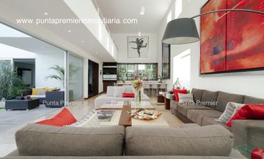 Casa en Venta Colomos Providencia de Lujo Cerca Andares 4 Recamaras Zapopan