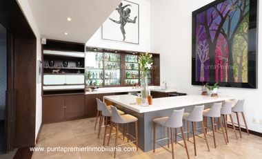 Casa en Venta Colomos Providencia de Lujo Cerca Andares 4 Recamaras Zapopan