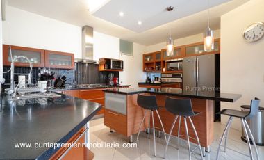 Casa en Venta Colomos Providencia de Lujo Cerca Andares 4 Recamaras Zapopan