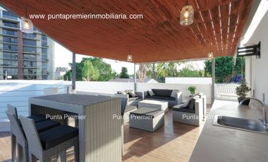 Casa en Venta Colomos Providencia de Lujo Cerca Andares 4 Recamaras Zapopan