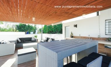 Casa en Venta Colomos Providencia de Lujo Cerca Andares 4 Recamaras Zapopan