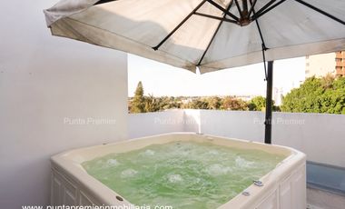 Casa en Venta Colomos Providencia de Lujo Cerca Andares 4 Recamaras Zapopan