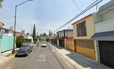 ¡¡HERMOSA CASA EN UNA DE LAS MEJORES ZONAS DE LOMAS ESTRELLA!!