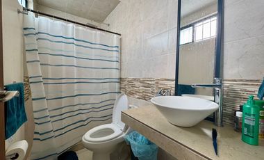 casa en venta sobre avenida en pozos ideal para casa habitación o negocio
