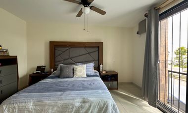 casa en venta sobre avenida en pozos ideal para casa habitación o negocio