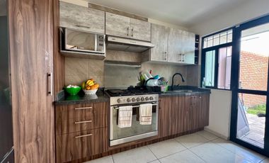 casa en venta sobre avenida en pozos ideal para casa habitación o negocio