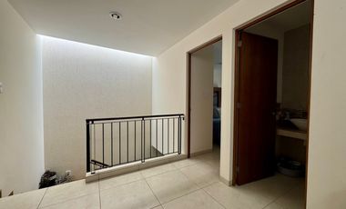 casa en venta sobre avenida en pozos ideal para casa habitación o negocio