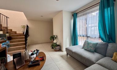 casa en venta sobre avenida en pozos ideal para casa habitación o negocio